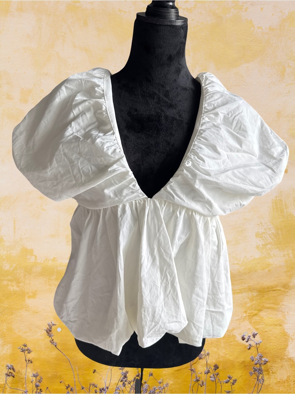 SHEIN White Puff Sleeve V-Neck Peplum Top